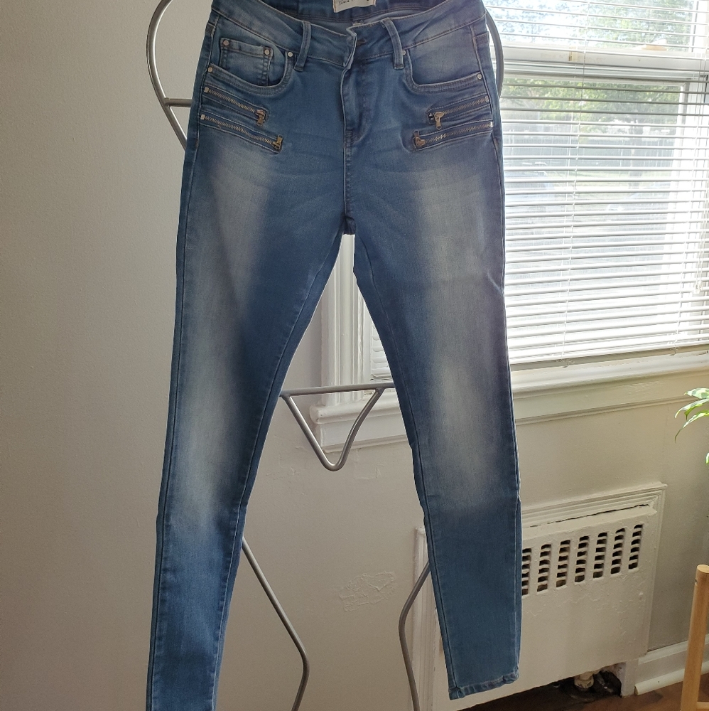 Women's/juniors skinny jeans size 5/27.